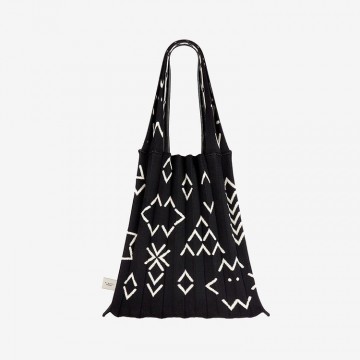 PLEATSMAMA Rebranding Edition Shoulder Bag Black
